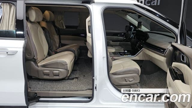 Kia Carnival 2021 — ფოტო 11/20