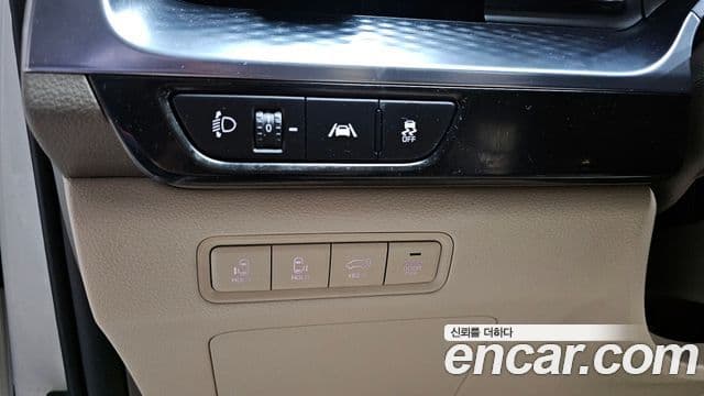 Kia Carnival 2021 — ფოტო 13/20