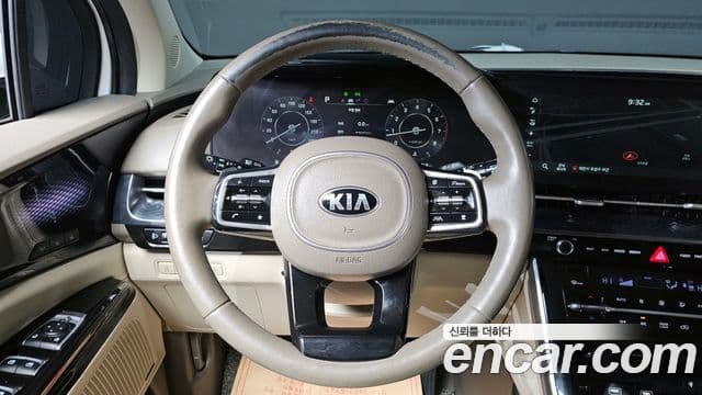 Kia Carnival 2021 — ფოტო 14/20