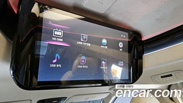 Kia Carnival 2021 — ფოტო 19/20