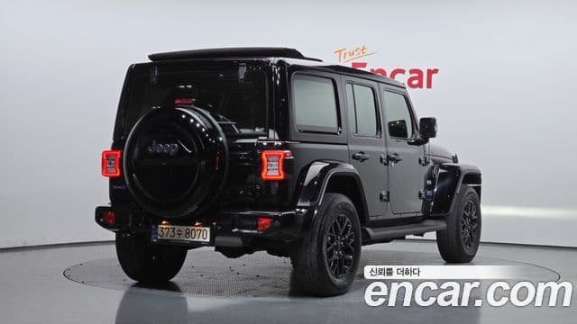 Jeep Wrangler 2022 — ფოტო 2/20