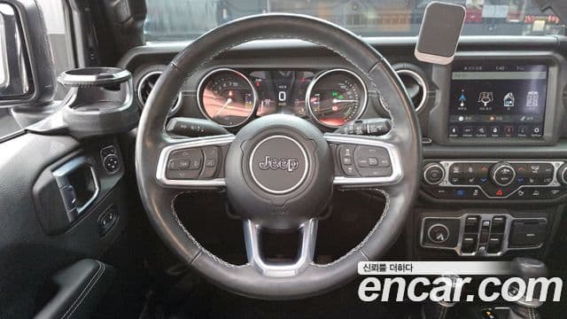 Jeep Wrangler 2022 — ფოტო 13/20