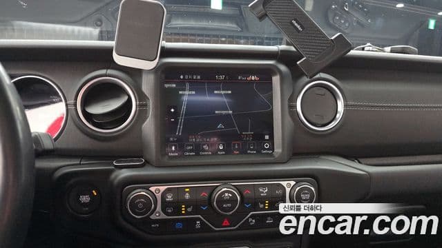 Jeep Wrangler 2022 — ფოტო 16/20