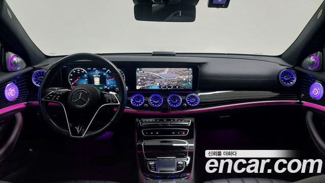 Mercedes-Benz E-Class 2022 — ფოტო 11/20