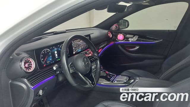 Mercedes-Benz E-Class 2022 — ფოტო 13/20