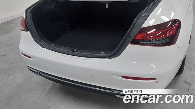 Mercedes-Benz E-Class 2022 — ფოტო 10/20