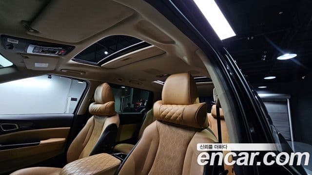 Kia Carnival 2021 — Фото 17/20
