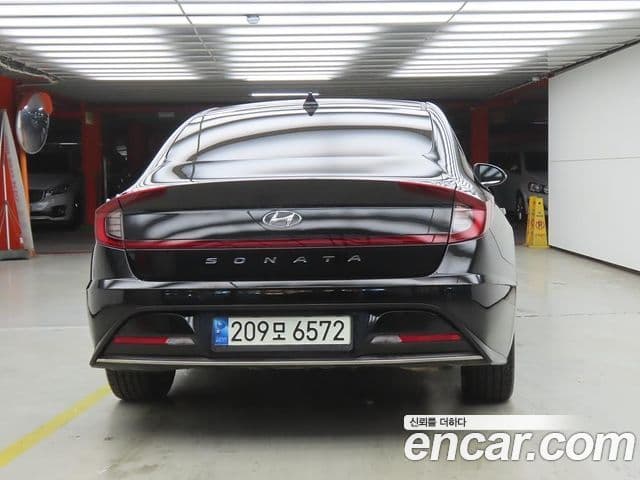Hyundai Sonata 2021 — ფოტო 2/20