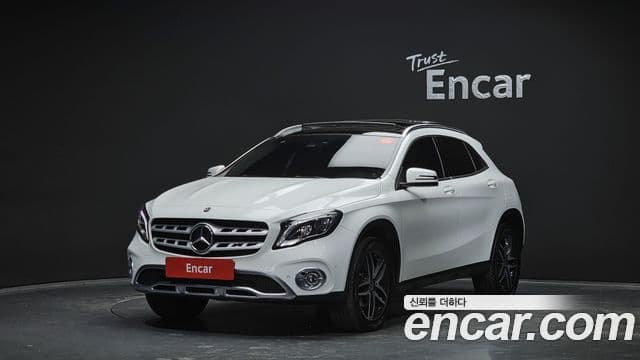 Mercedes-Benz GLA-Class 2018 — Şəkil 1/20