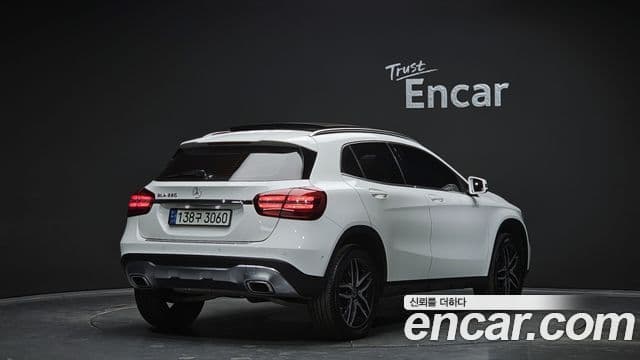 Mercedes-Benz GLA-Class 2018 — Şəkil 2/20