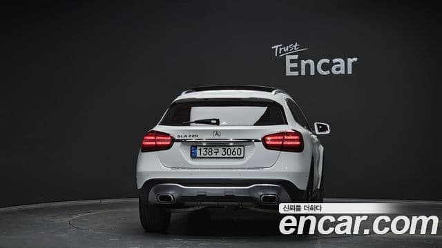 Mercedes-Benz GLA-Class 2018 — Şəkil 4/20