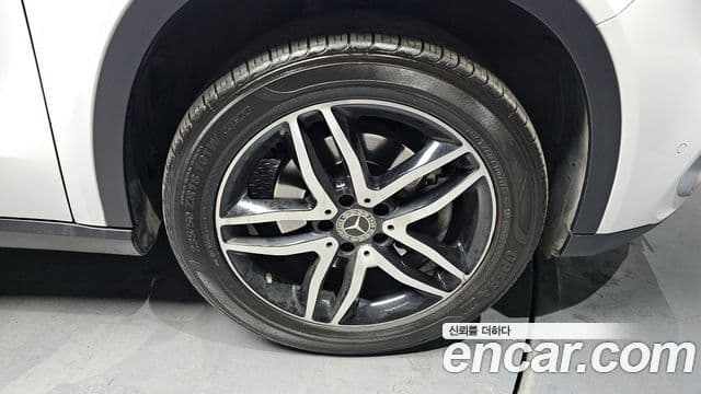 Mercedes-Benz GLA-Class 2018 — Şəkil 5/20