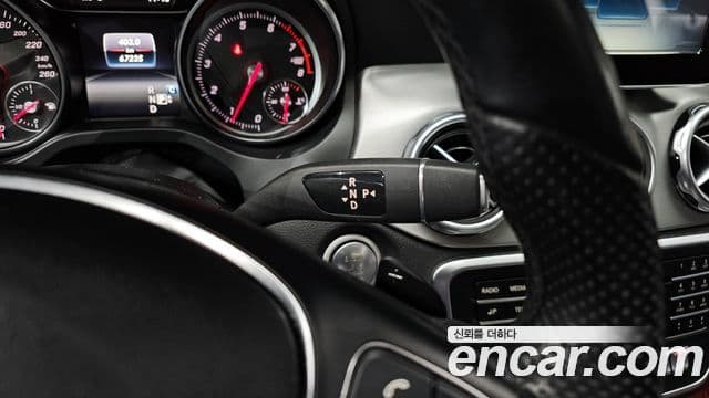 Mercedes-Benz GLA-Class 2018 — Şəkil 9/20