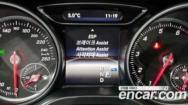 Mercedes-Benz GLA-Class 2018 — Şəkil 17/20