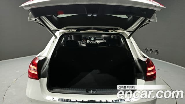 Mercedes-Benz GLA-Class 2018 — Şəkil 20/20