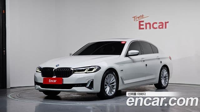 BMW 5 Series 2022 — ფოტო 1/20