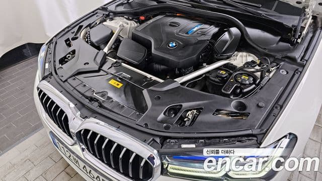 BMW 5 Series 2022 — ფოტო 6/20