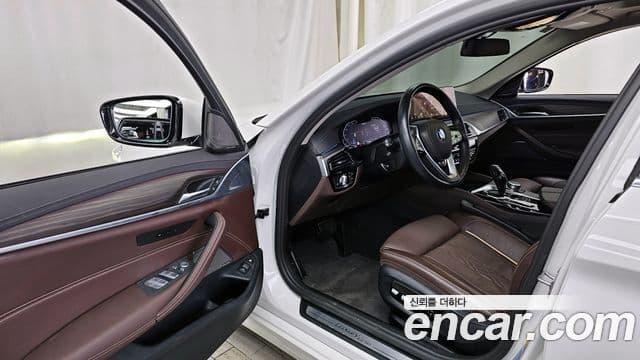 BMW 5 Series 2022 — ფოტო 10/20