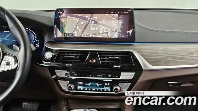 BMW 5 Series 2022 — ფოტო 14/20