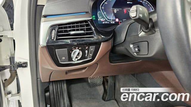 BMW 5 Series 2022 — ფოტო 16/20