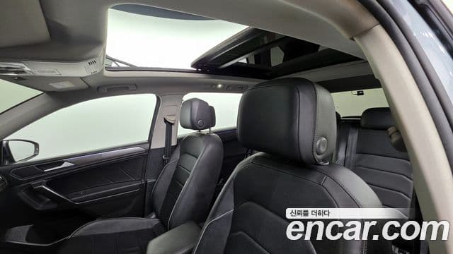 Volkswagen Tiguan Allspace 2022 — ფოტო 19/20