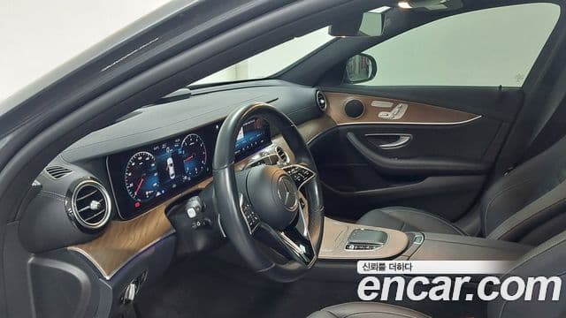 Mercedes-Benz E-Class 2020 — Фото 7/20