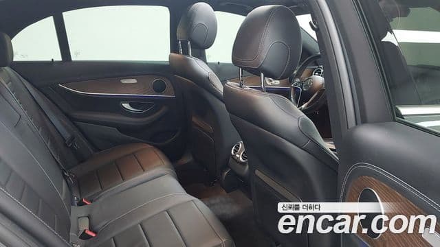 Mercedes-Benz E-Class 2020 — Фото 8/20
