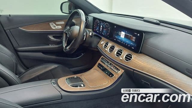 Mercedes-Benz E-Class 2020 — Фото 17/20
