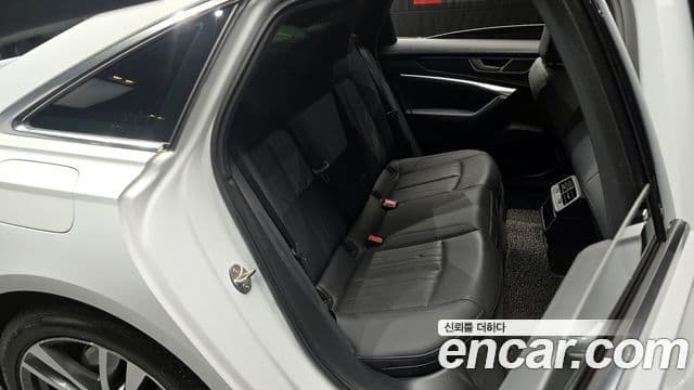 Audi A6 2022 — ფოტო 13/20