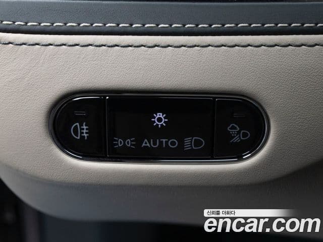 Bentley Flying Spur 2024 — ფოტო 13/20