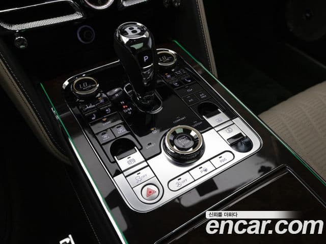 Bentley Flying Spur 2024 — ფოტო 14/20