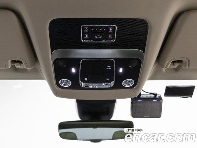 Bentley Flying Spur 2024 — ფოტო 15/20