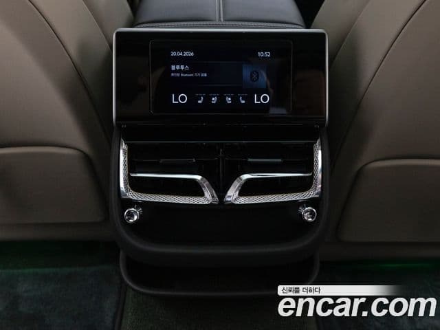 Bentley Flying Spur 2024 — ფოტო 18/20
