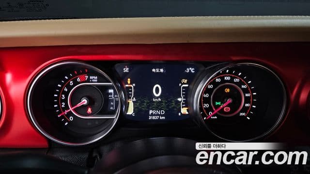 Jeep Wrangler 2020 — фото 8 из 20