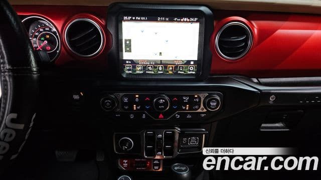 Jeep Wrangler 2020 — фото 14 из 20