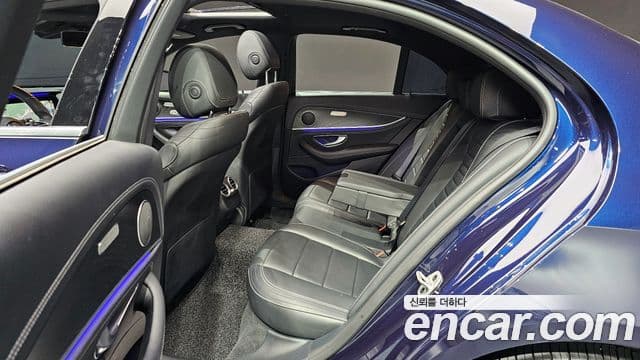 Mercedes-Benz E-Class 2020 — фото 12 из 20