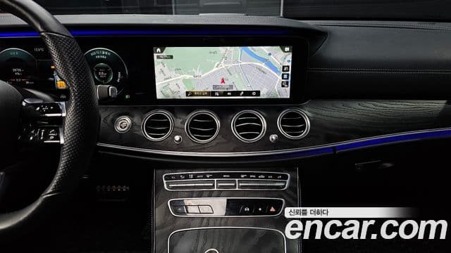 Mercedes-Benz E-Class 2020 — ფოტო 15/20