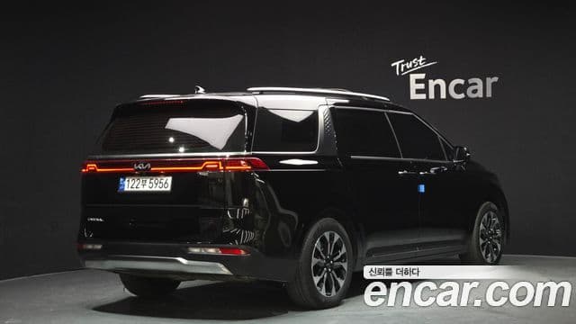 Kia Carnival 2023 — ფოტო 2/20