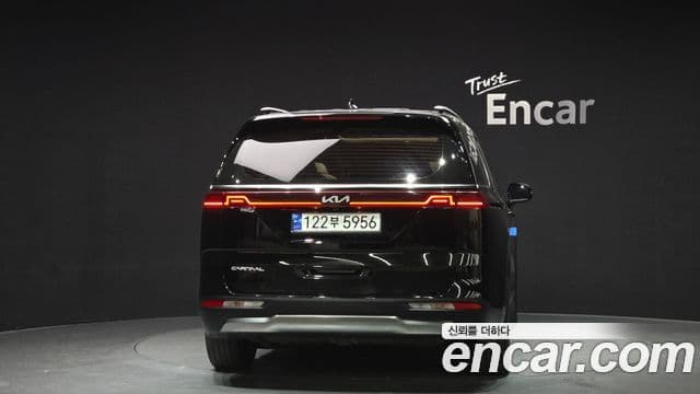 Kia Carnival 2023 — ფოტო 4/20