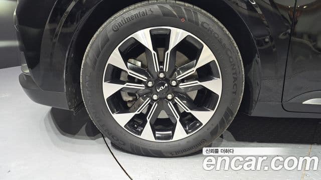 Kia Carnival 2023 — ფოტო 5/20