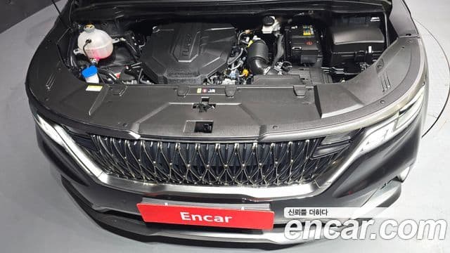Kia Carnival 2023 — ფოტო 6/20