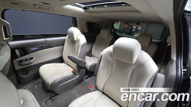 Kia Carnival 2023 — ფოტო 12/20
