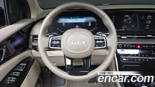 Kia Carnival 2023 — ფოტო 13/20