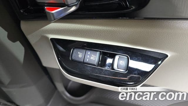 Kia Carnival 2023 — ფოტო 19/20