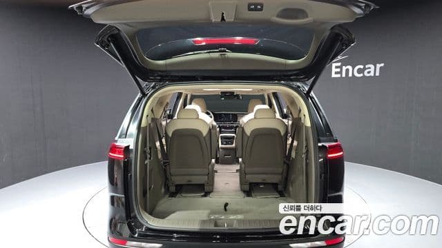 Kia Carnival 2023 — ფოტო 20/20