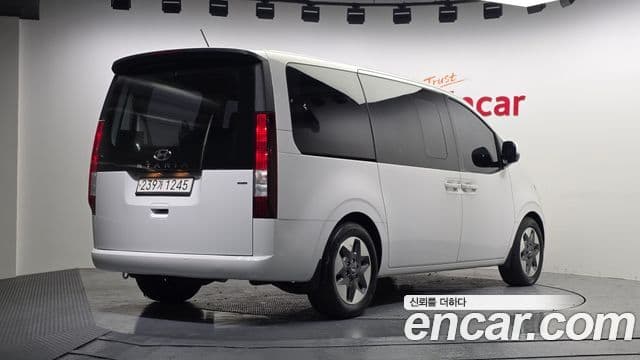 Hyundai Staria 2021 — ფოტო 6/20