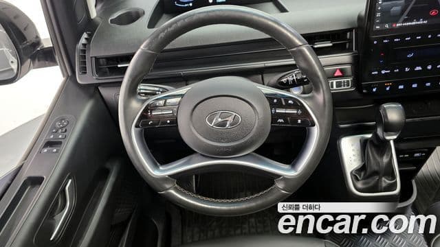 Hyundai Staria 2021 — ფოტო 3/20