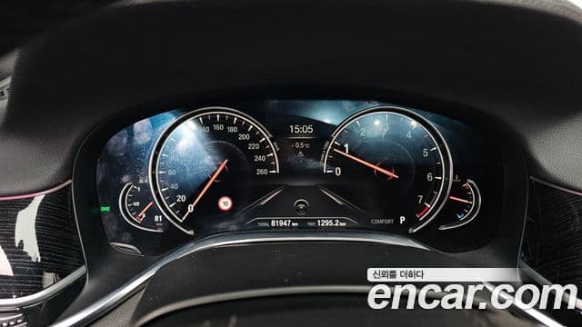 BMW 7 Series 2018 — ფოტო 8/20