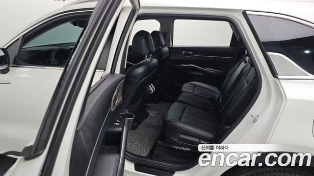 Kia Sorento 2021 — ფოტო 13/20