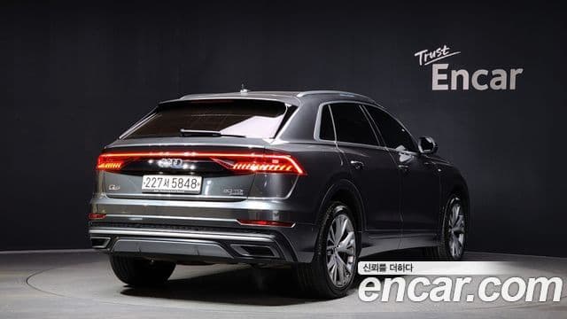 Audi Q7 2020 — ფოტო 2/20